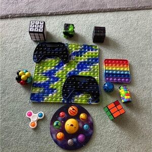 Fidget lot. Lots of fidgets. Little to no use on any of them